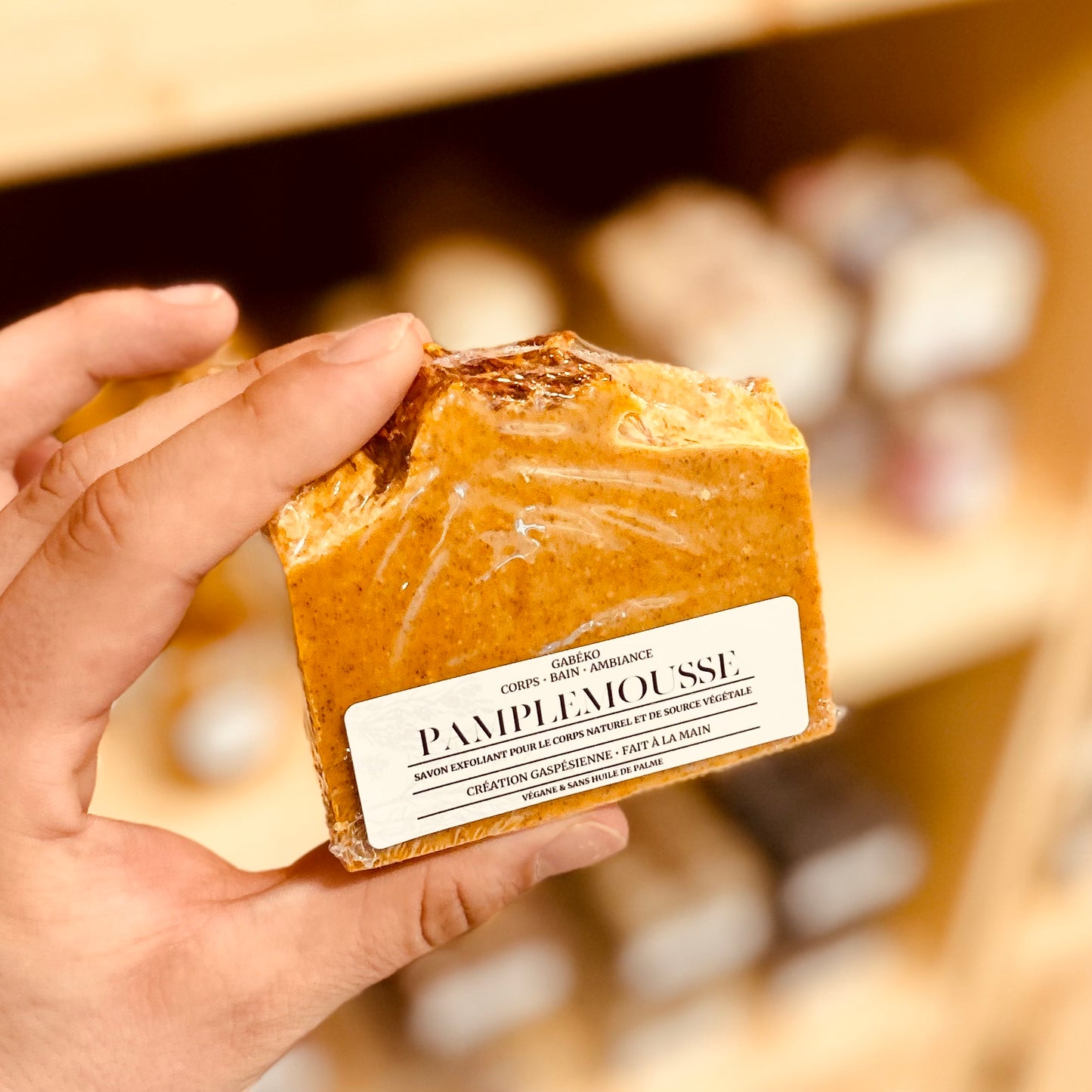 PAMPLEMOUSSE - Savon en Barre Naturel et Végane Légèrement Exfoliant pour le Corps à la Poudre de Graine de Rocou
