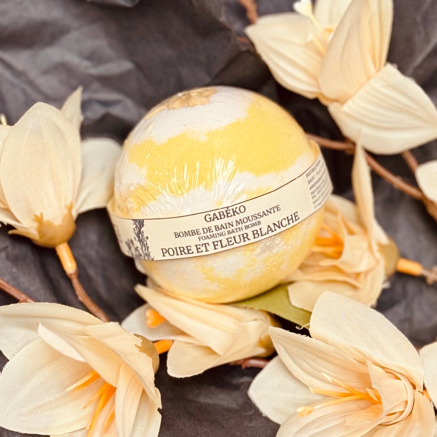 POIRE ET FLEUR BLANCHE - Bombe de Bain Moussante Naturelle à l’Huile d’Avocat et Argile Blanche